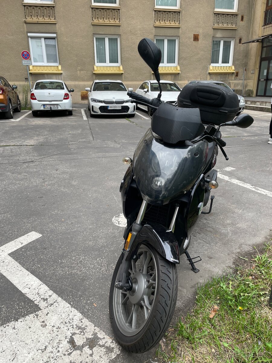 Jedinečná zimná ponuka skúter Benelli Macis 125 - 3