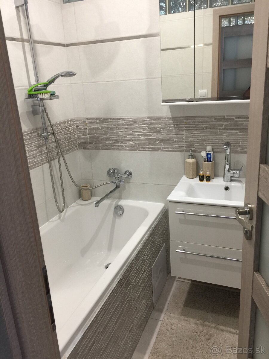 dám do nájmu celý byt 50 m2 v Košiciach centre 3 študentkám - 3