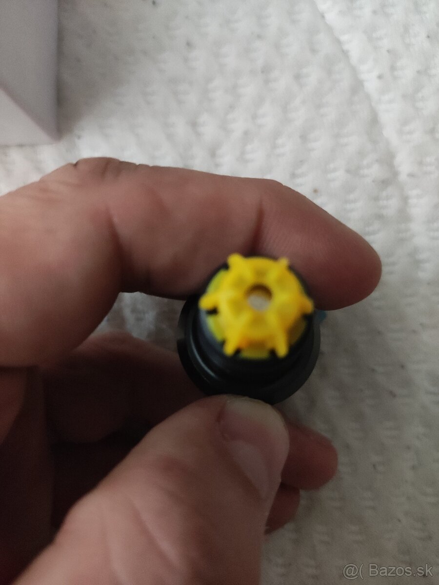 Predám vstrekovač paliva 0280150715 - 3