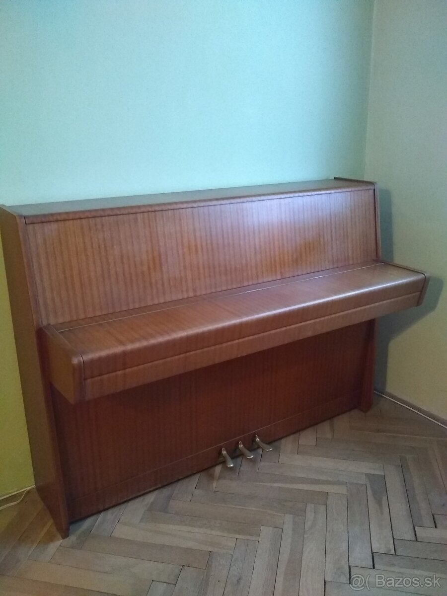 Predam pianino zn. Petrof - 3