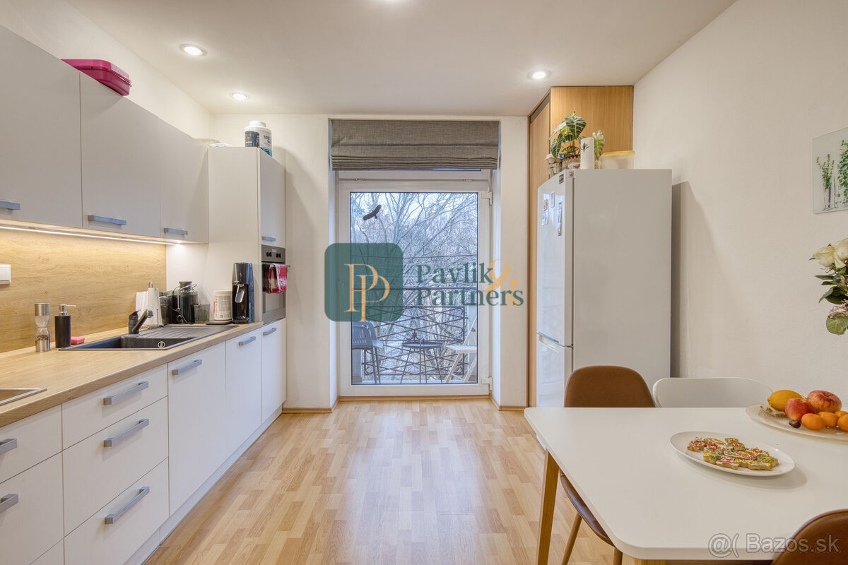 Predaj veľkometrážny 3 izbový byt, 2x kúpeľňa, 2x balkón, te - 3