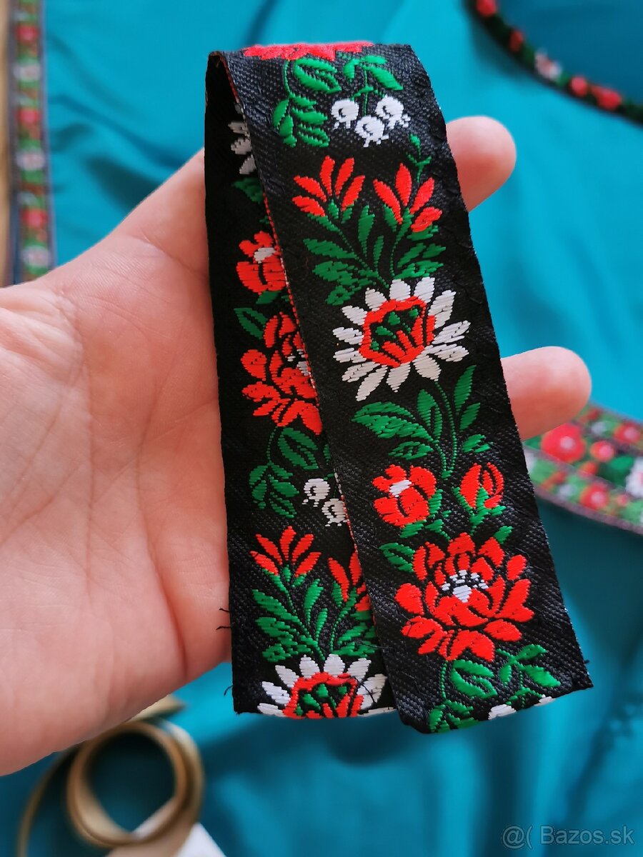 Spoločenské šaty J&L
- 3