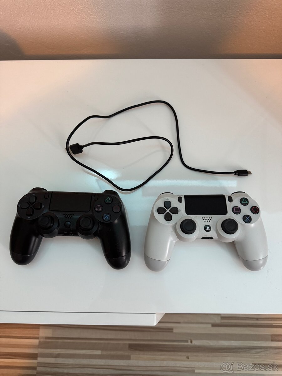 Playstation 4 Slim - 3