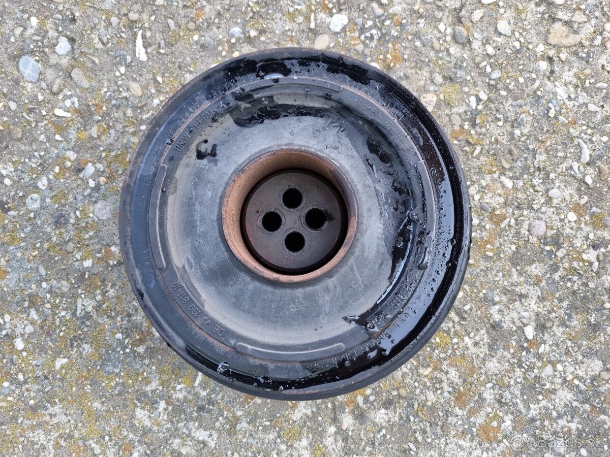 Predám remenicu z BMW 6 F13, cena dohodou - 3