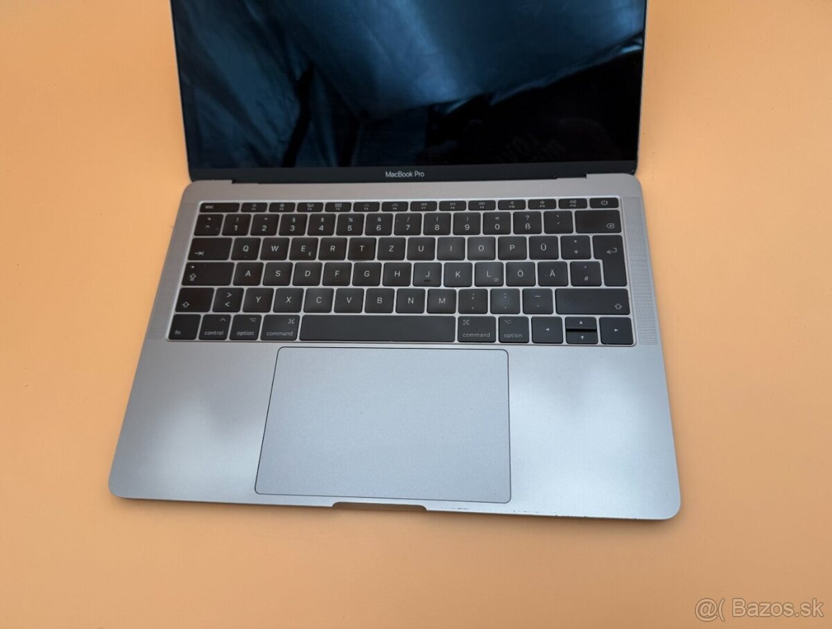 MacBook Pro 13 2017 i5 / 8GB RAM / 256GB SSD - 3