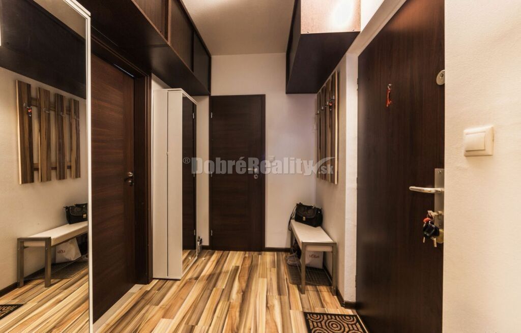 PRENÁJOM: NÁDHERNÝ, VEĽKÝ 3 IZBOVÝ BYT S 2 x LOGGIOU, THK - 3