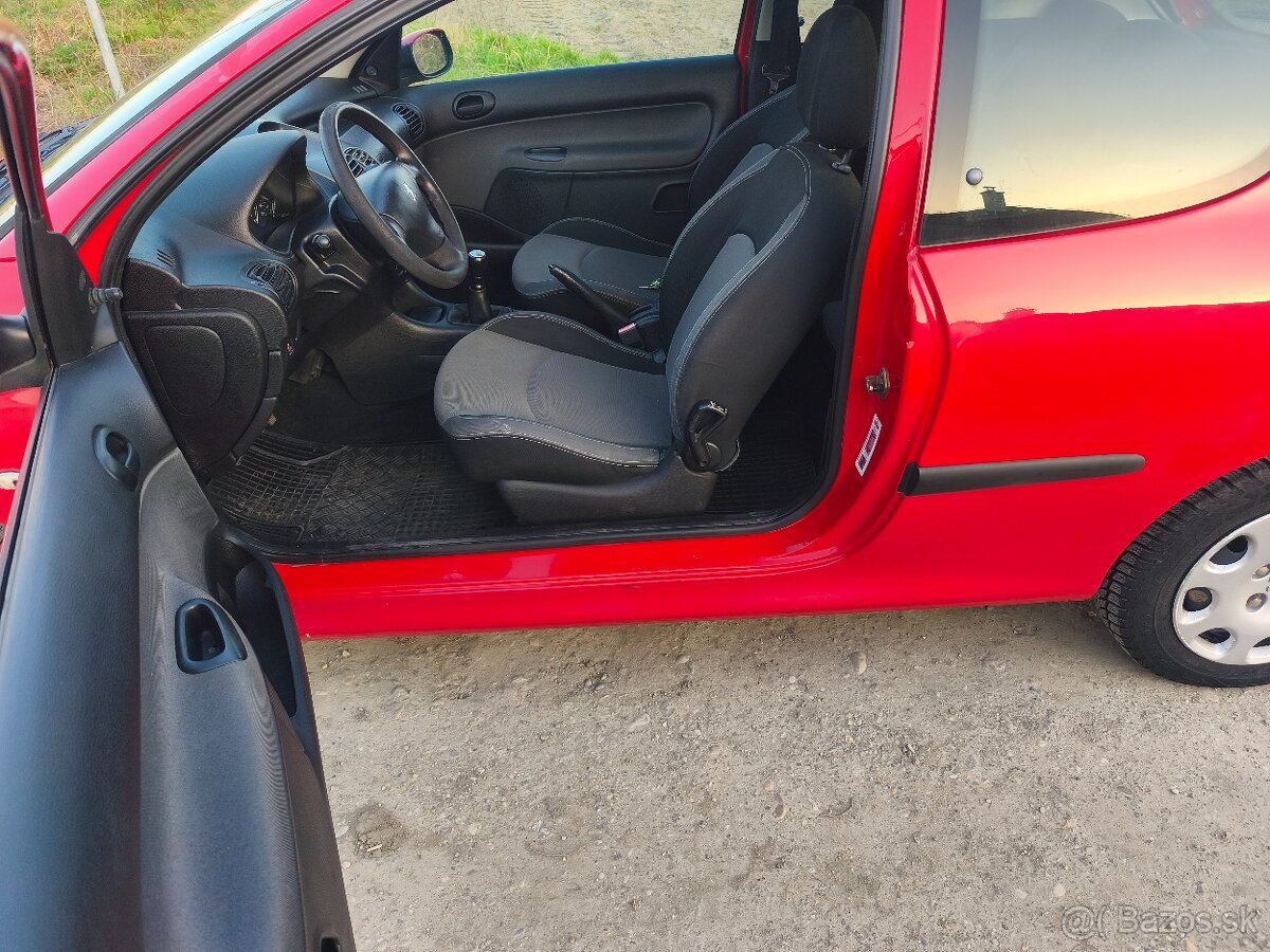 206 original 85000 km. Top stav - 3