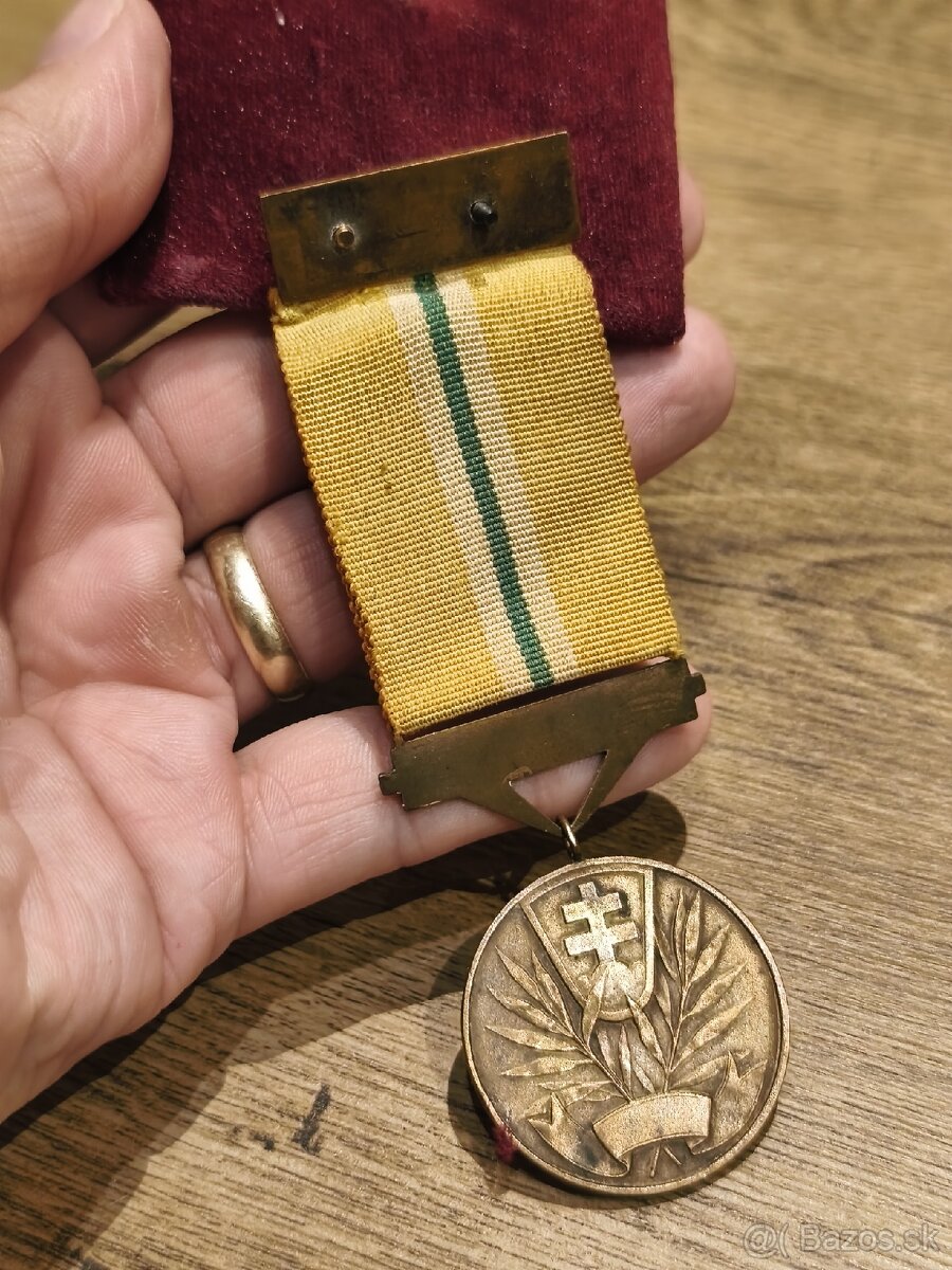 Vyznamenania za zásluhy Slovenský Štát. - 3