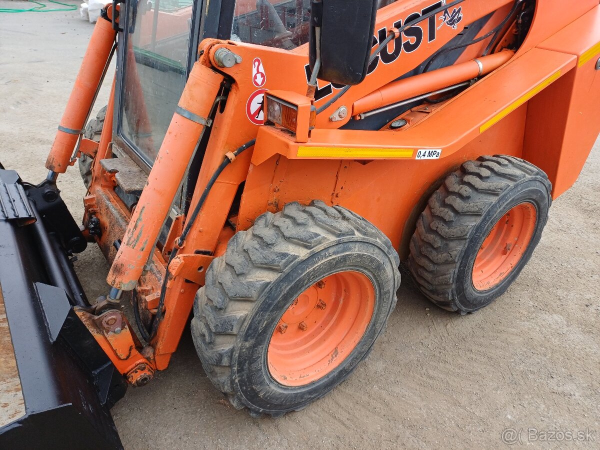 LOCUST L 753 nakladač smykový - 3