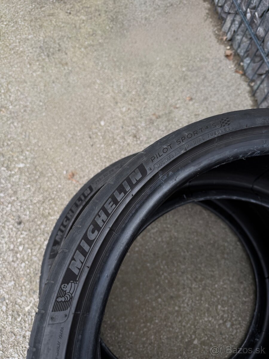 Michelin Pilot Sport 4 255/30 R19 - 3