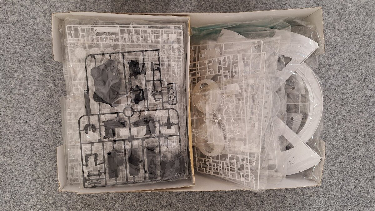 Predám plastikový model Millennium Falcon - Star Wars 1:72 - 3