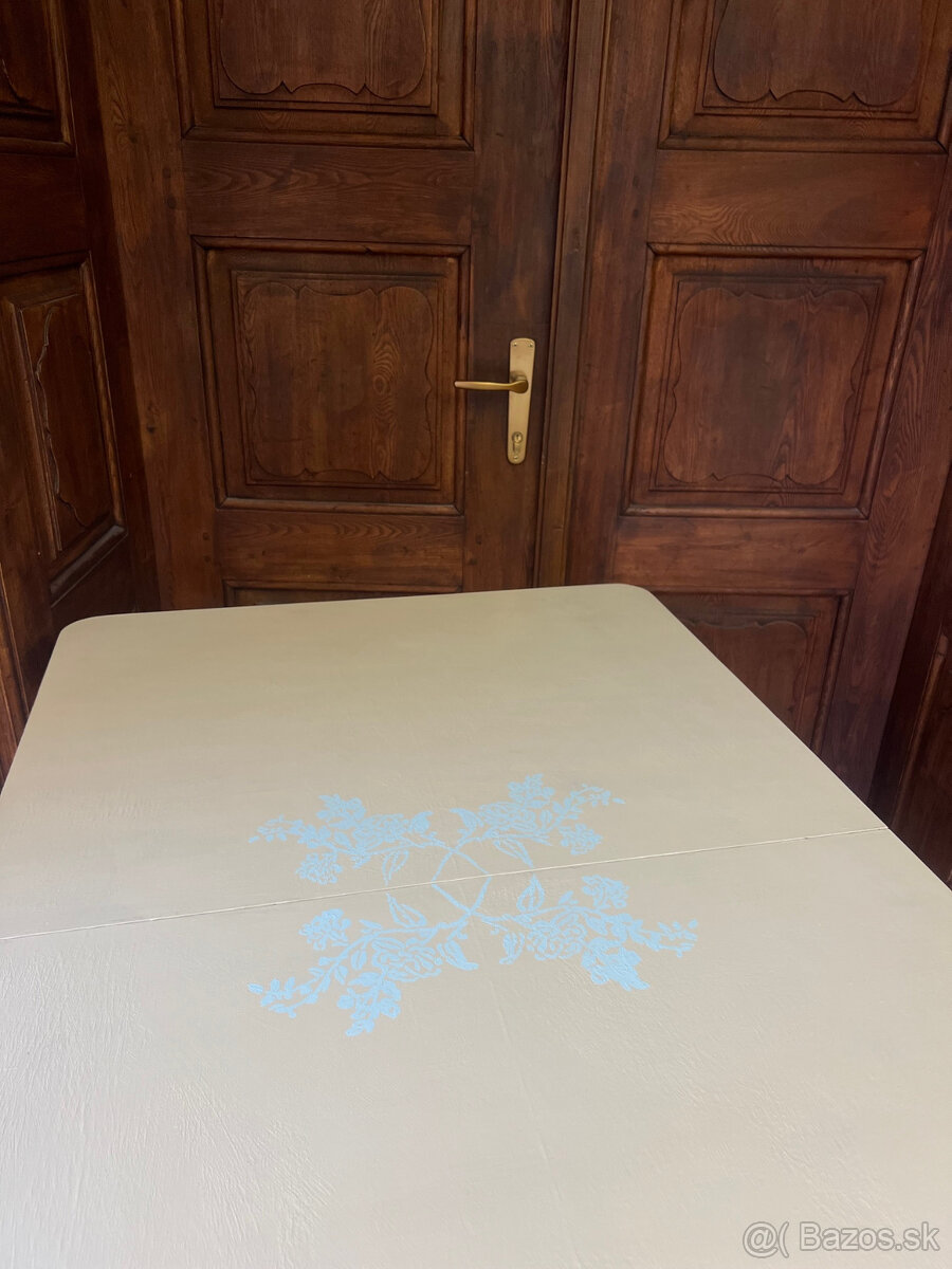 Renovovaný drevený rozkladací jedálenský stôl - 3