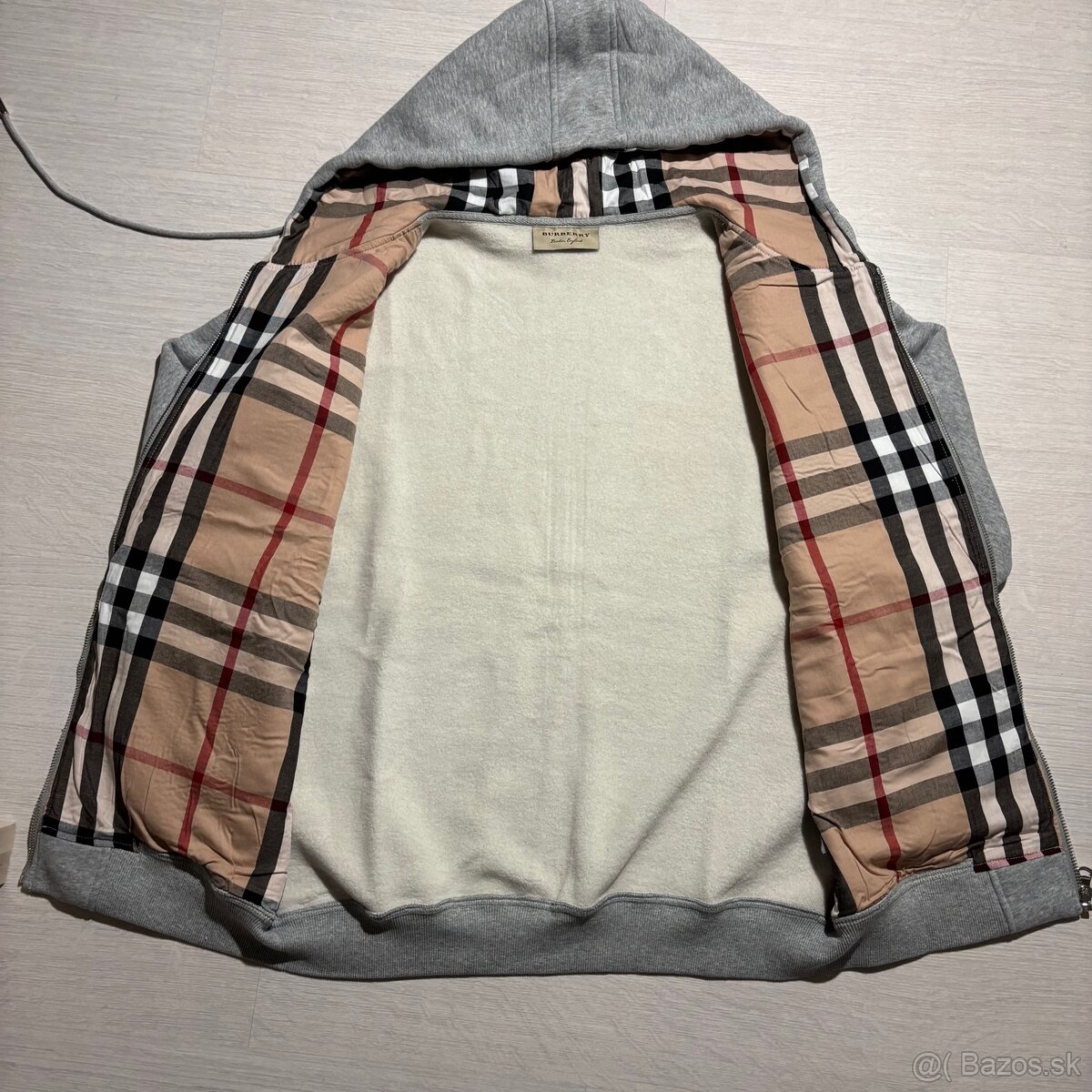 Predám Burberry Mikinu - 3