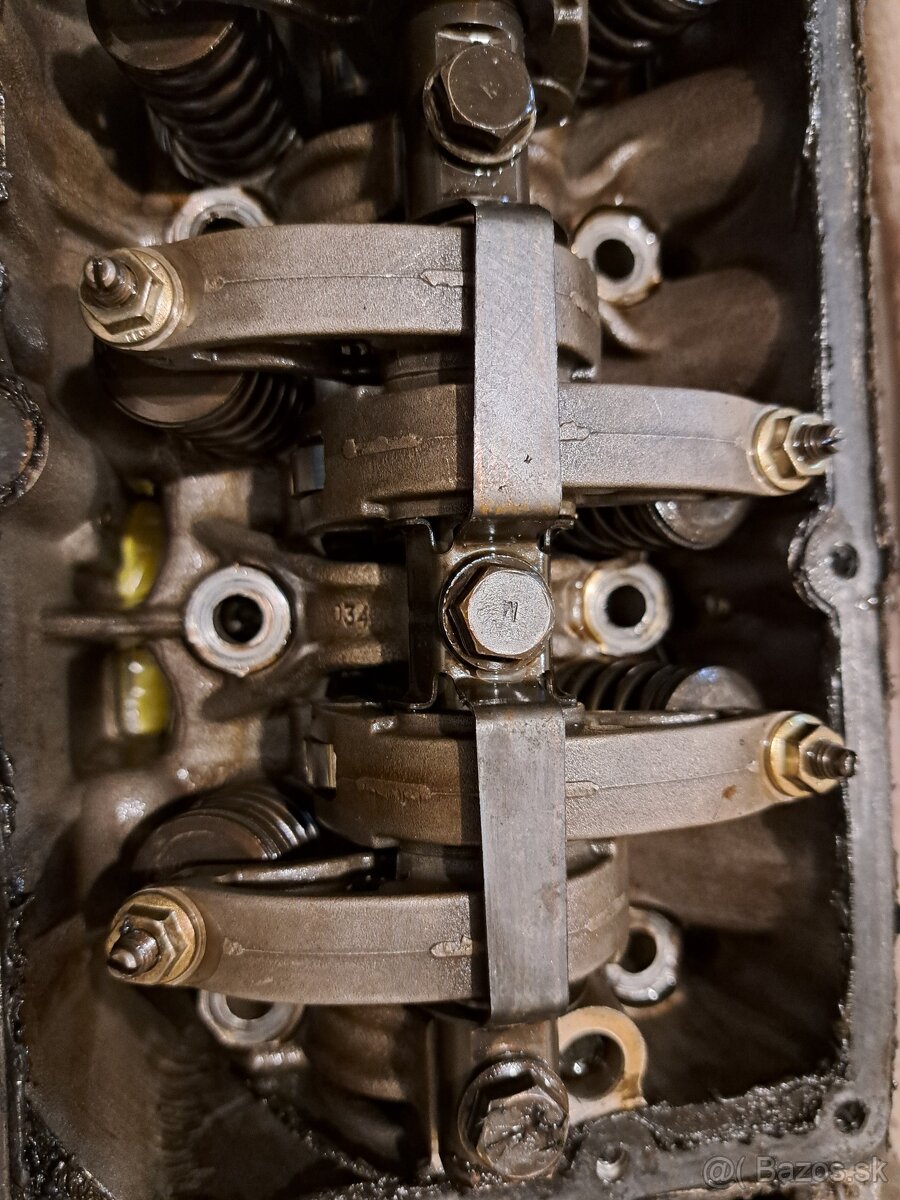 Renault Clio 2.gen. 1,2 8V - hlava valcov - 3