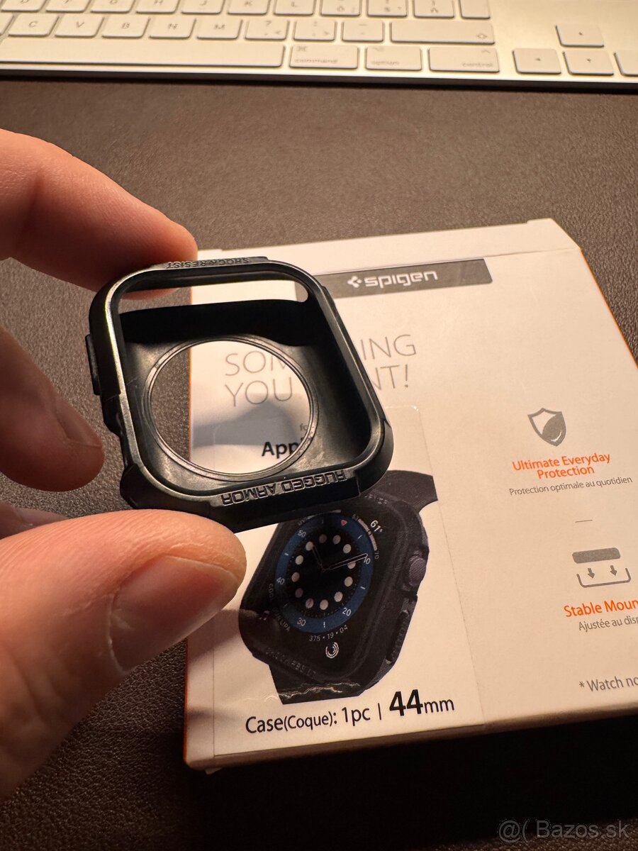 Spigen Rugged Armor odolné puzdro pre Apple Watch 44 mm - 3