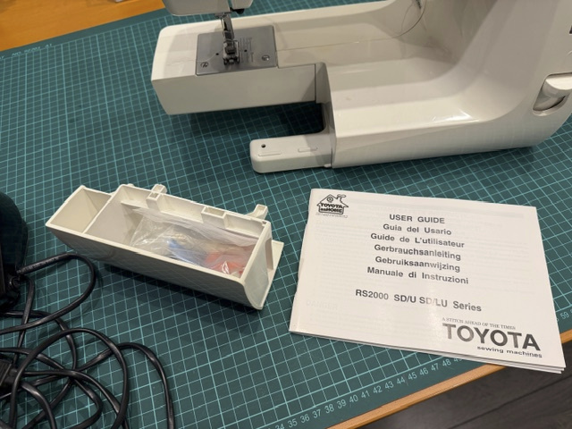 Predám šijací stroj TOYOTA RA31 RS2000 - 3
