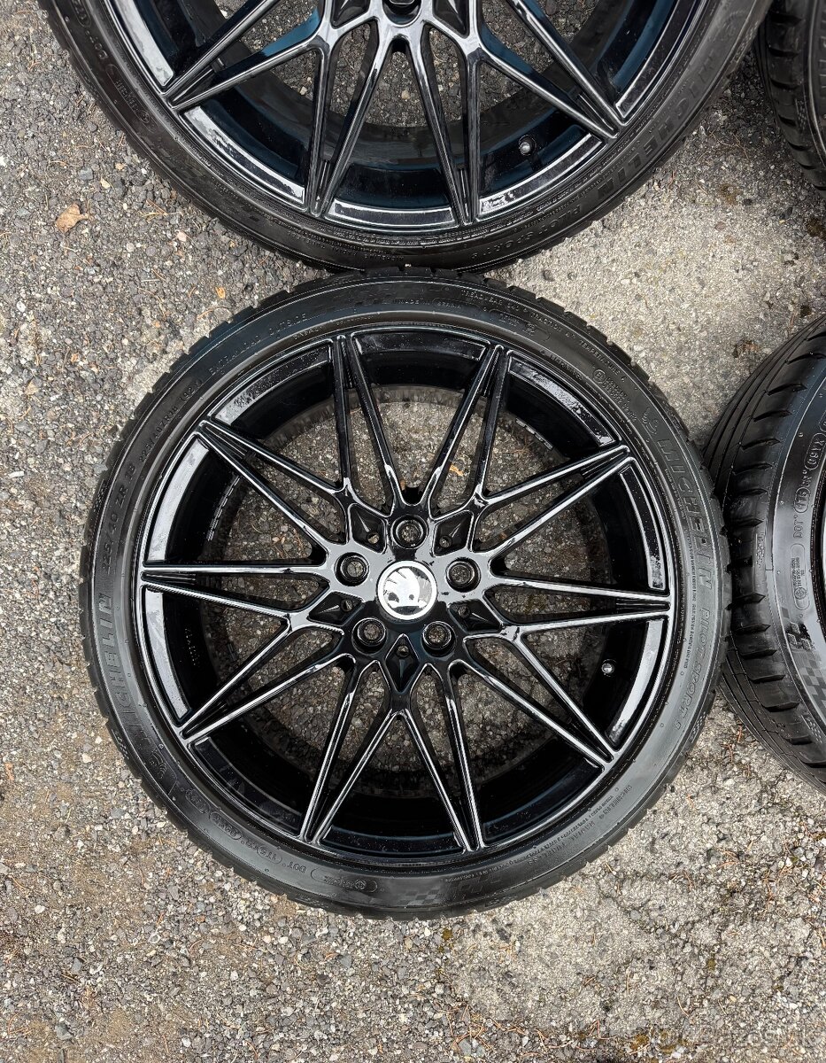 Predám letnú sadu R18 z Octavia 3 RS FL - 3