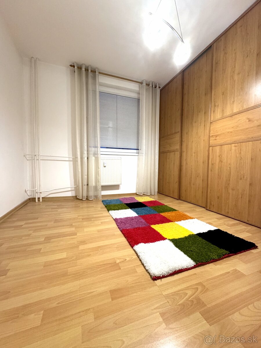 Slnečný 4 izbový byt s balkónom na ulici Hollého, Michalovce - 3