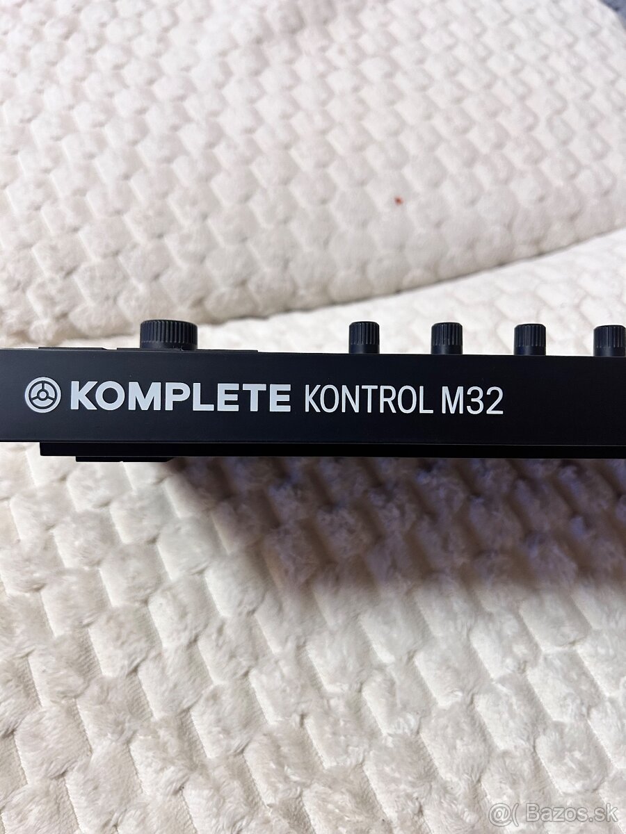 Native Instruments - Traktor Komplete Kontrol M32 - 3