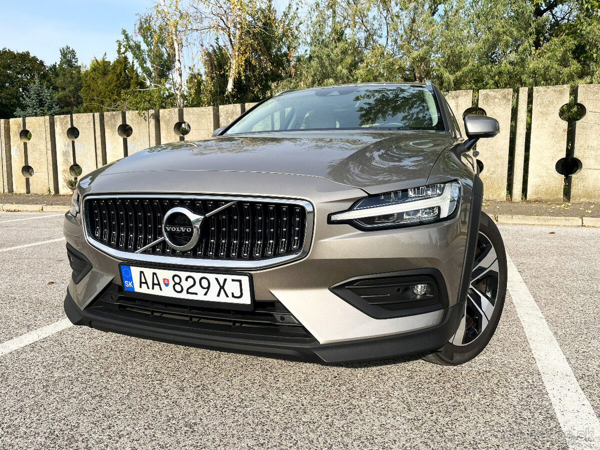 99tis.km Volvo V60 CROSS COUNTRY AWD A/T 2.0l 145KW