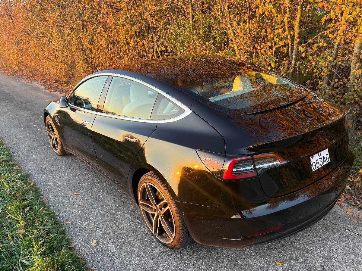 Tesla MODEL 3 Long Range - 3