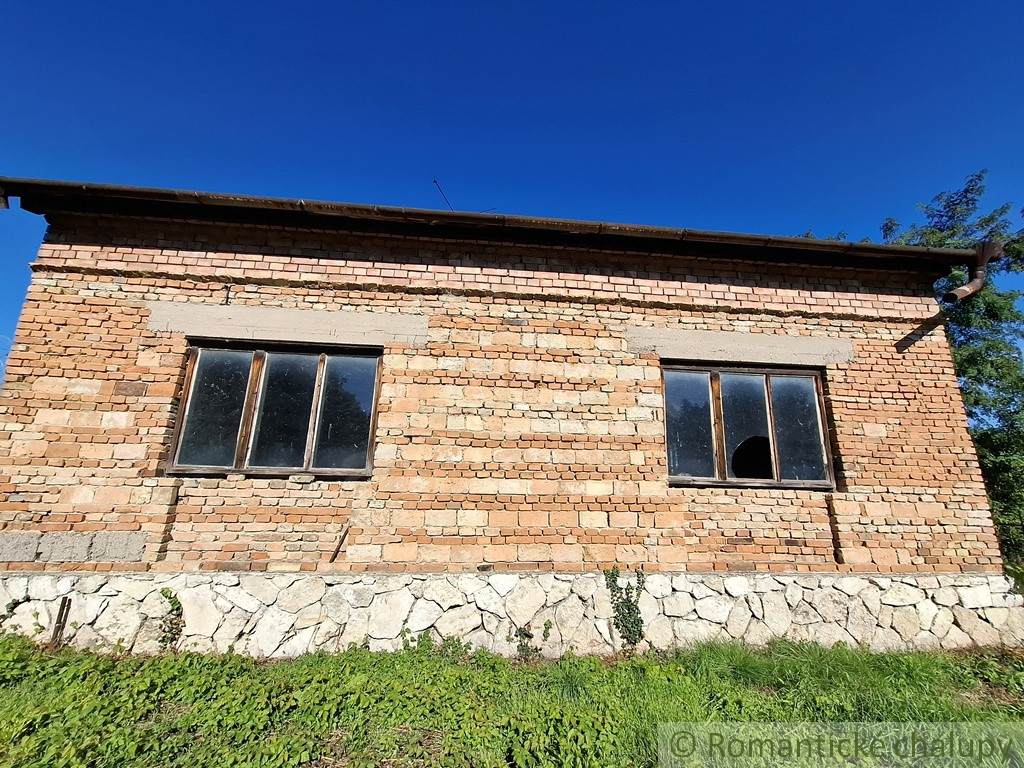 Rozostavaný rodinný dom s veľkým pozemkom v podunajskej ob - 3