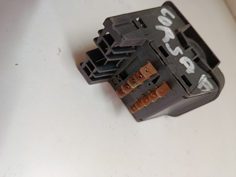 vypinac svetiel opel astra f 90437313 20€ - 3