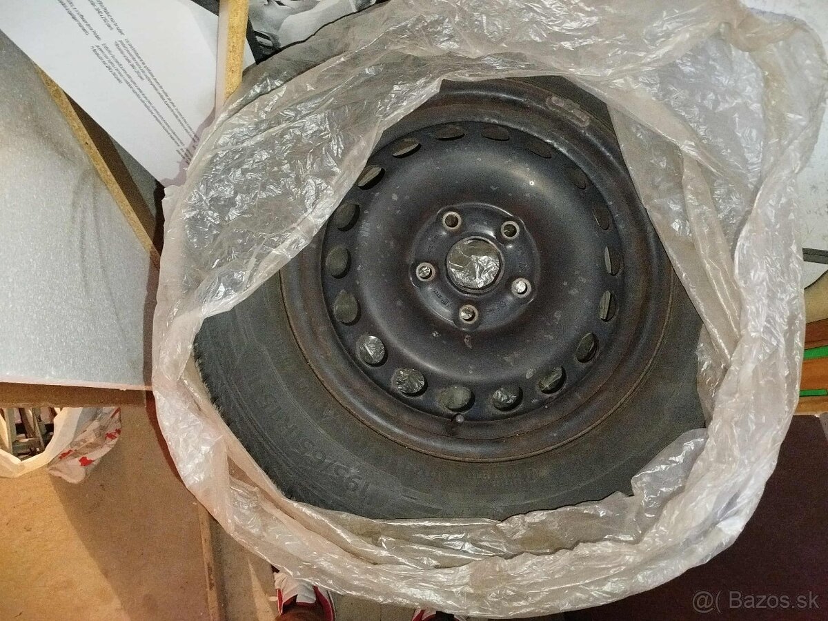 ZIMNÉ KOLA NA PLECHOVÝCH DISKOCH - 195/65 - R15 - 3