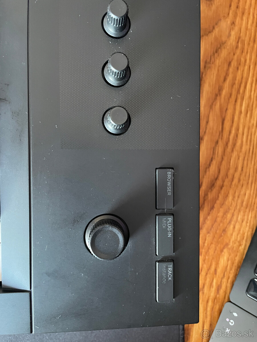 Komplete Kontrol A25 - 3