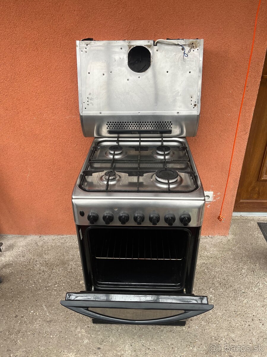 Šporak Indesit + digestor Zanussi - 3