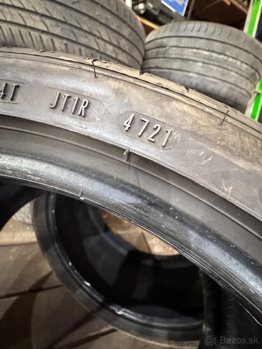 255/35R18 - 3