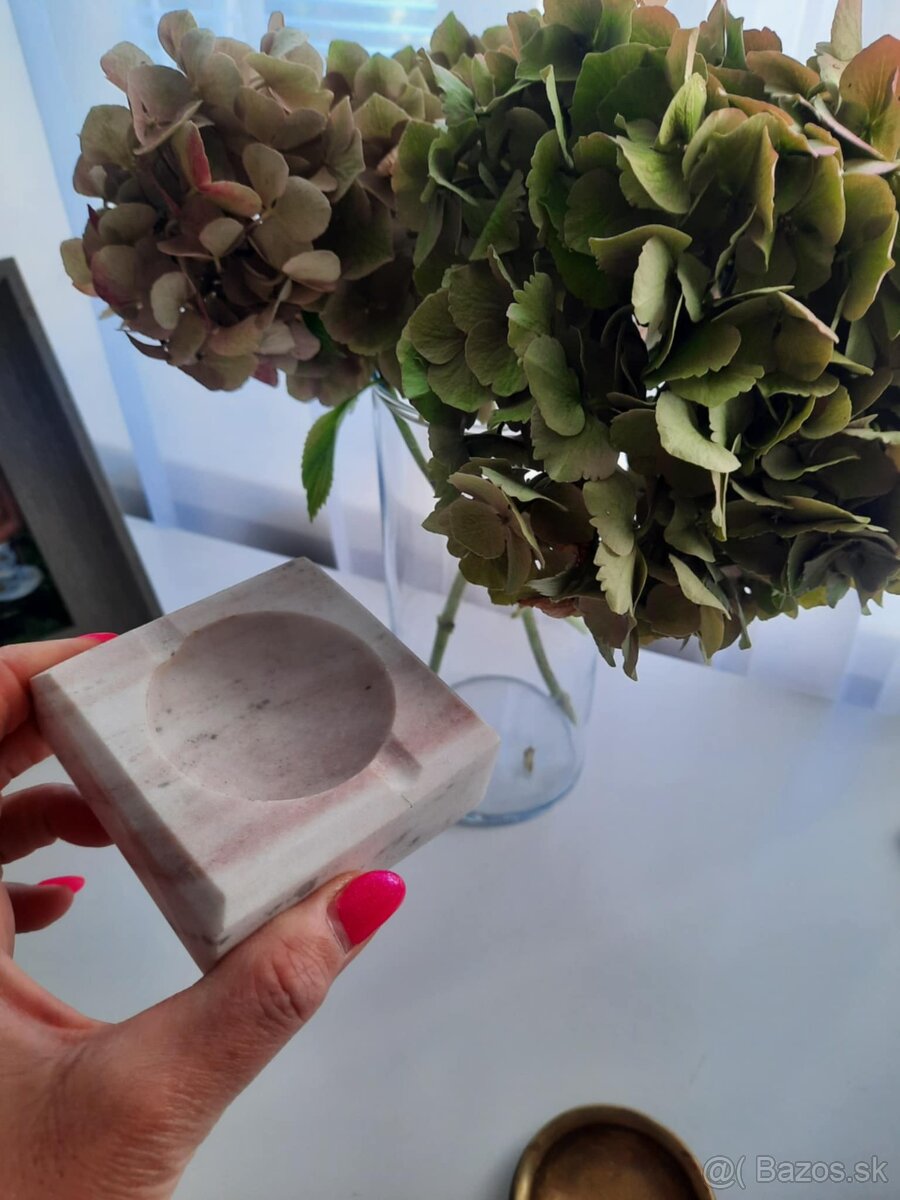 Starý popolník z mramoru - 3