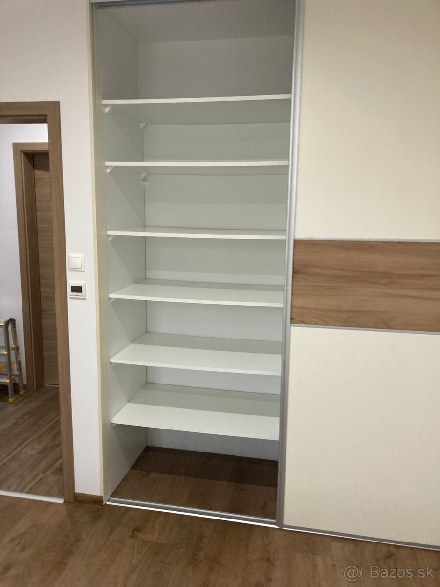 Vstavaná skriňa - 3