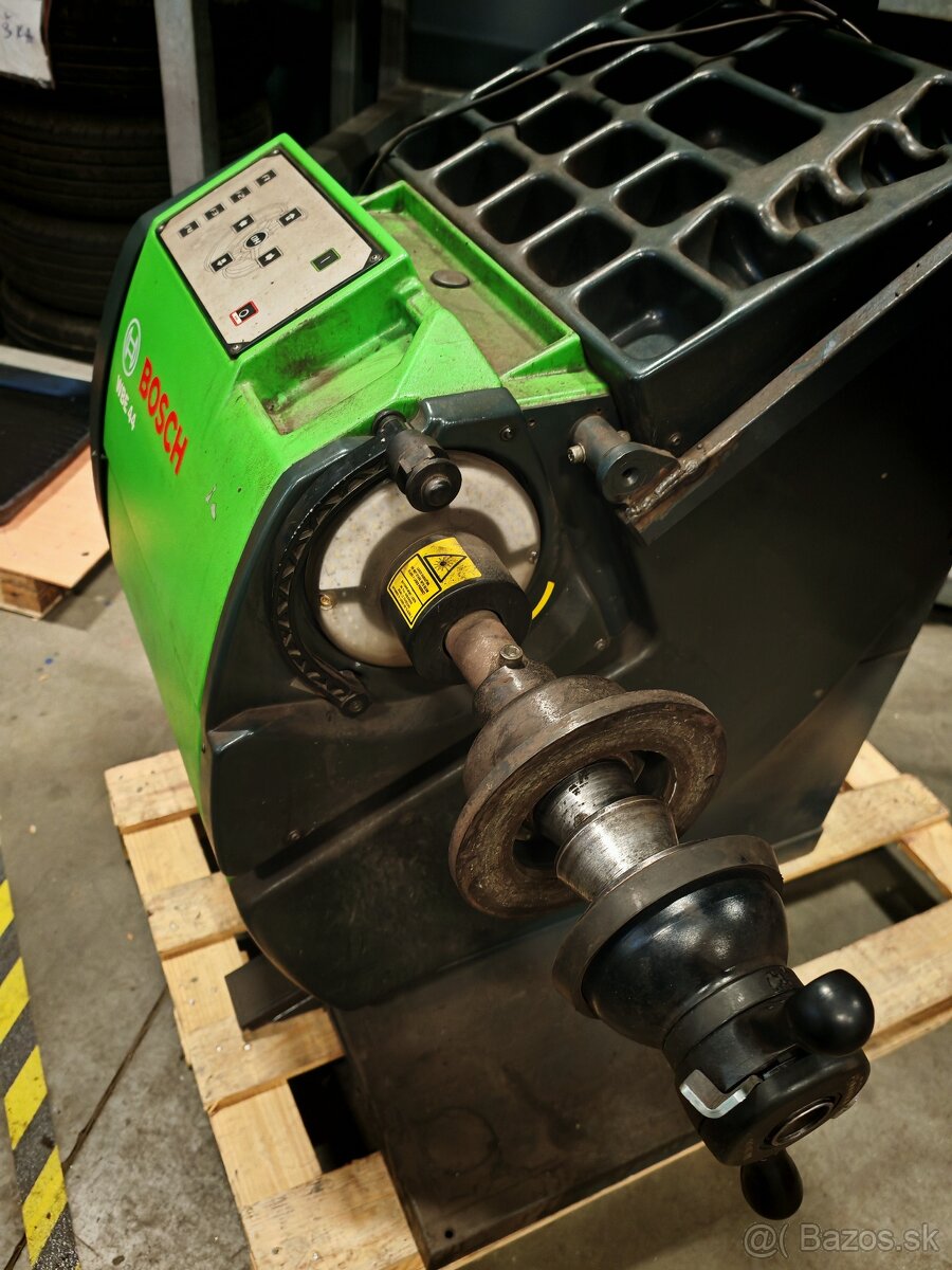 vyvažovačka Bosch WBE 4440 S10 - 3