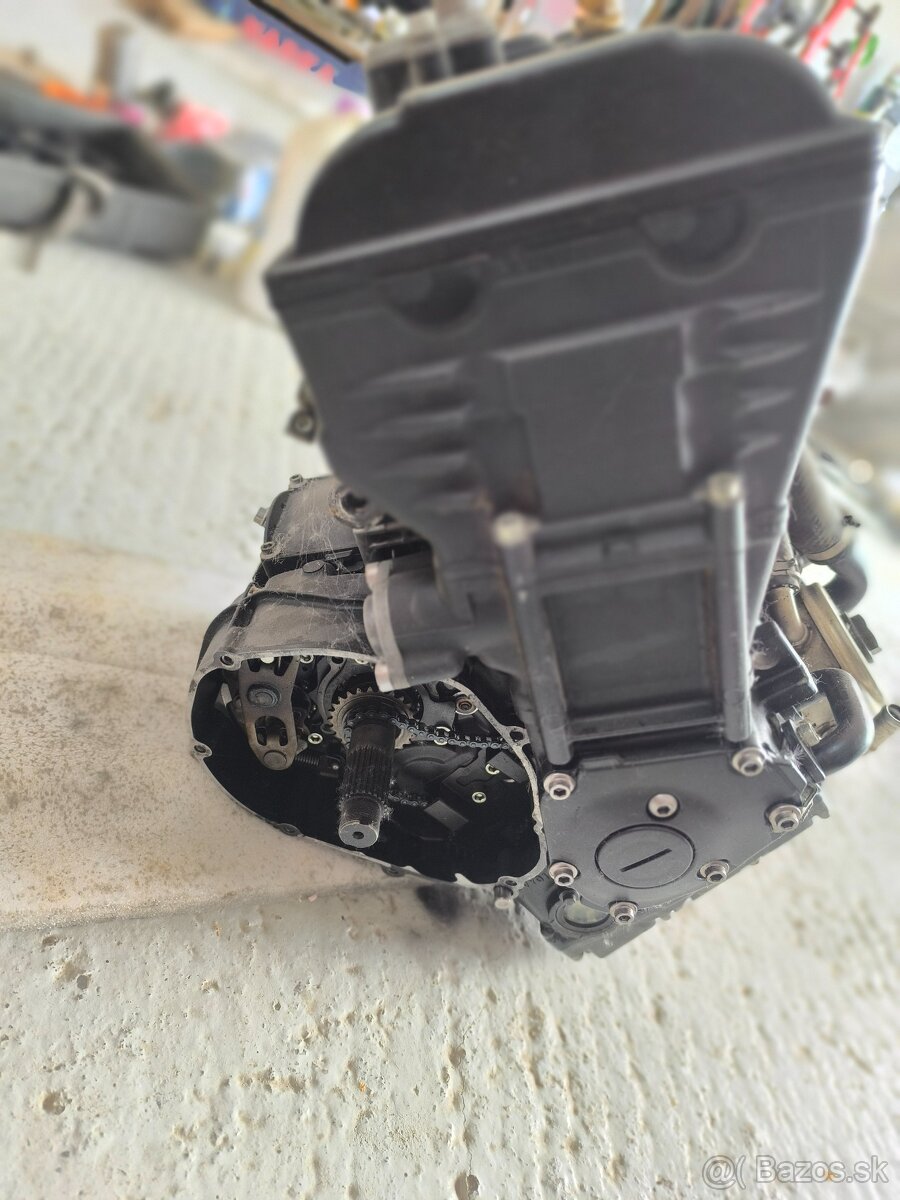 Yamaha R1 2007-2008 motor - 3