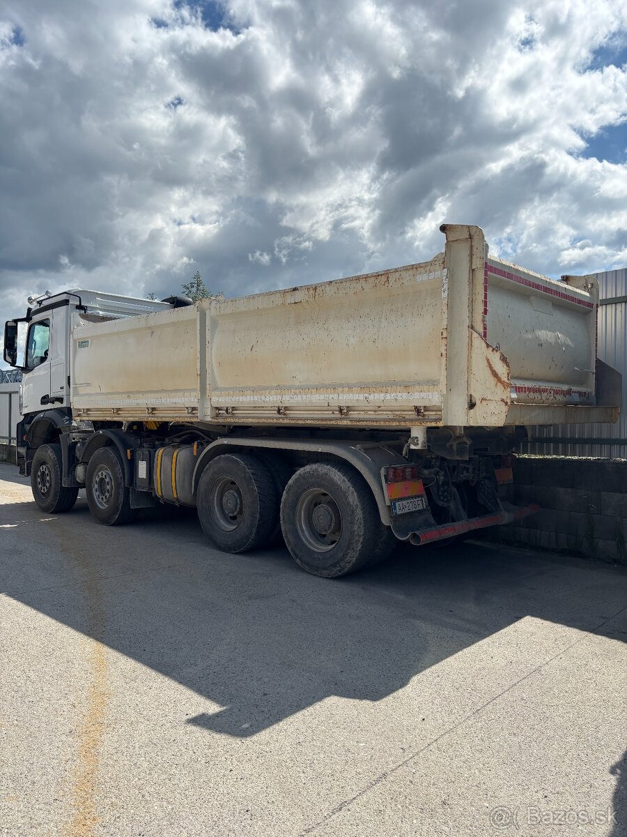 Mercedes Benz Arocs 3243 - 3