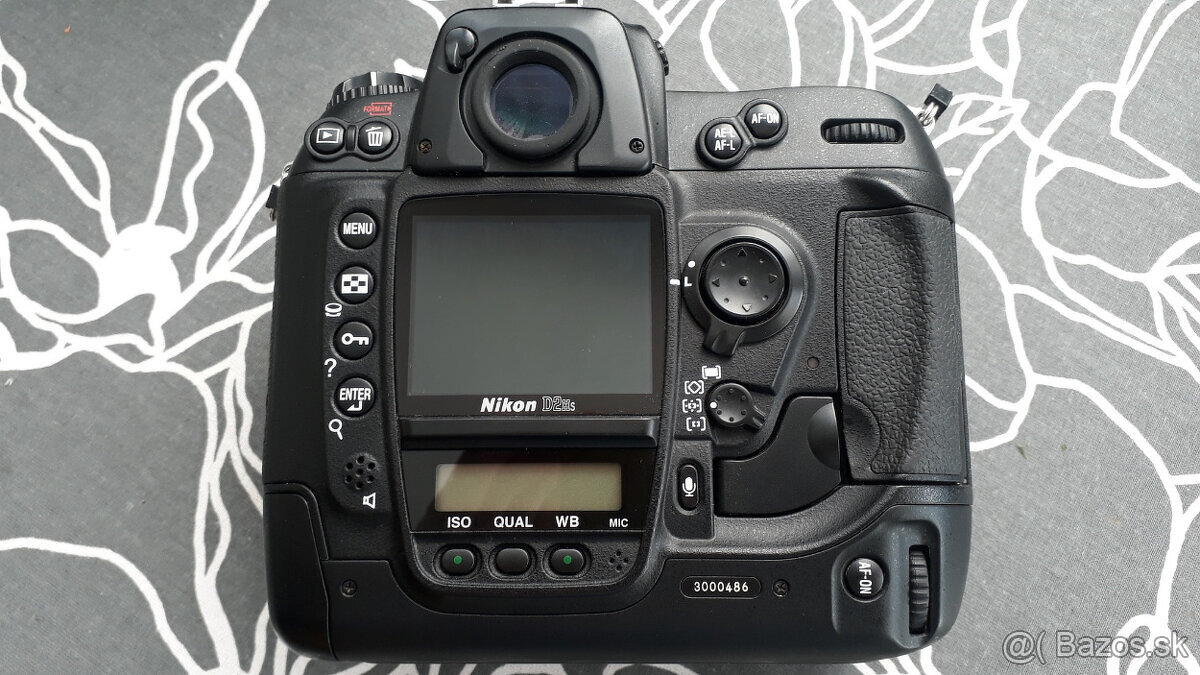 Nikon D2Hs - TOP stav (shutter count 7K+) - 3