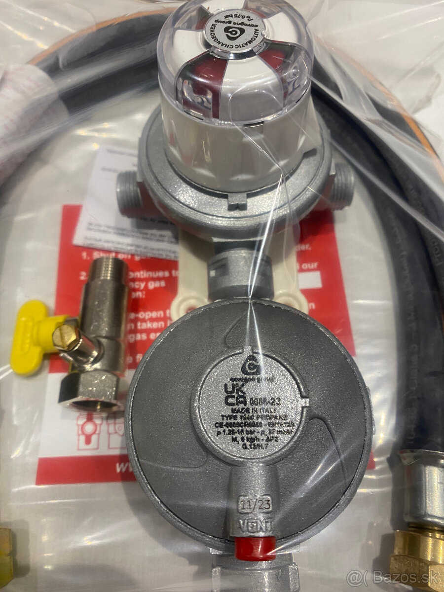 Regulátor tlaku plynu na dve plynové fľaše. NOVÝ + FA - 3