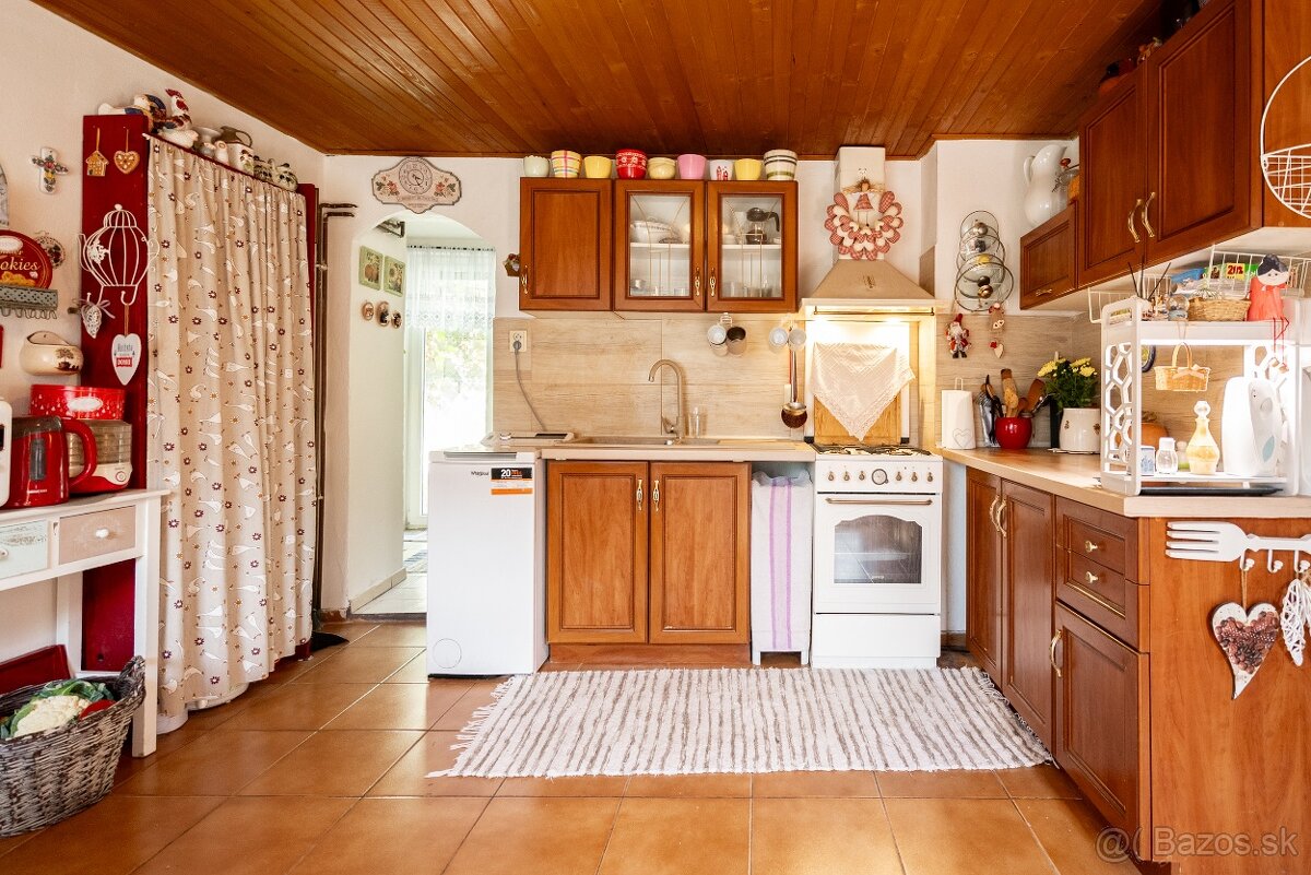Pokoj vidieka, výhody mesta – Rodinný dom v Novej Bani na pr - 3