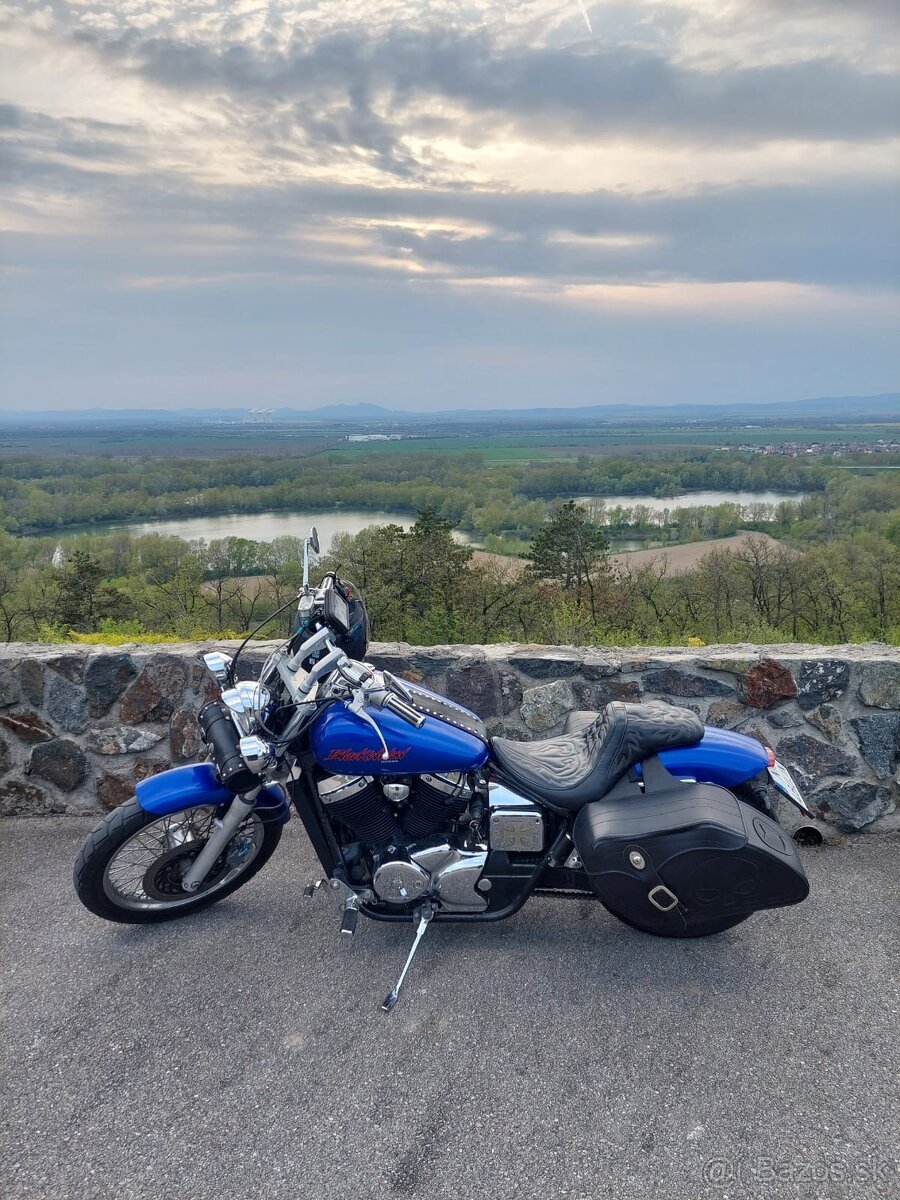 Honda VT 750 Black Widow - 3