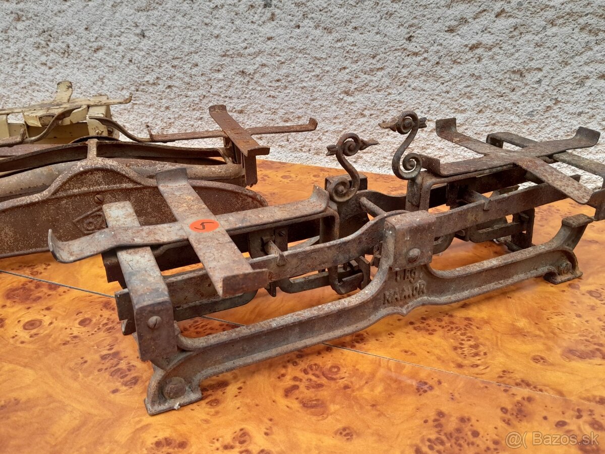 Liatinová váha. - 3