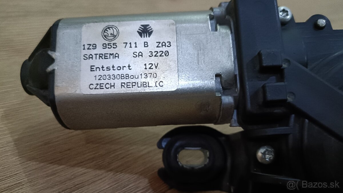 MOTORČEK ZADNÉHO STIERAČA 1Z9 955 711 B OCTAVIA II KOMBI - 3