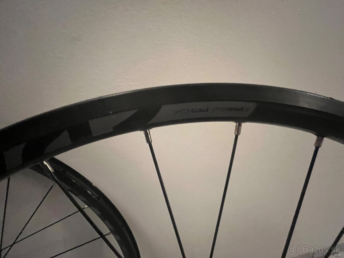 KELLYS Spark Disc 28" + kazeta Shimano - 3