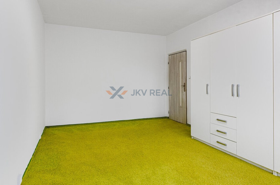 PREDAJ: Priestranný 2 izbový byt - Ružinov - 3