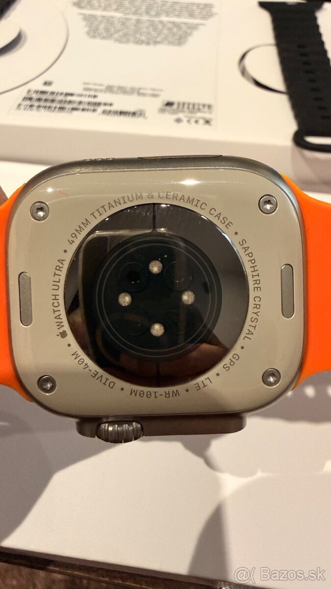 Apple Watch Ultra - Top stav - 3