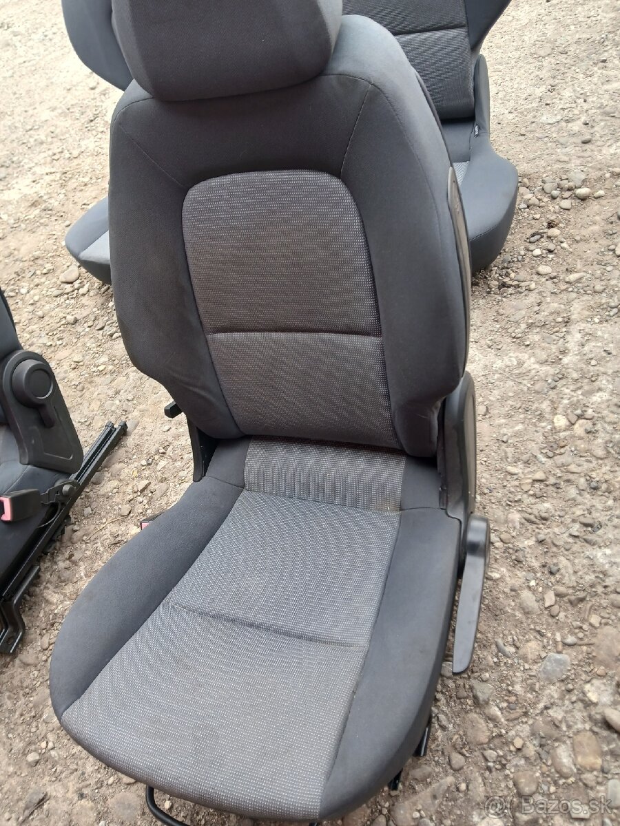 Mitsubishi Colt CZ3 5.dvere - sedačky - 3