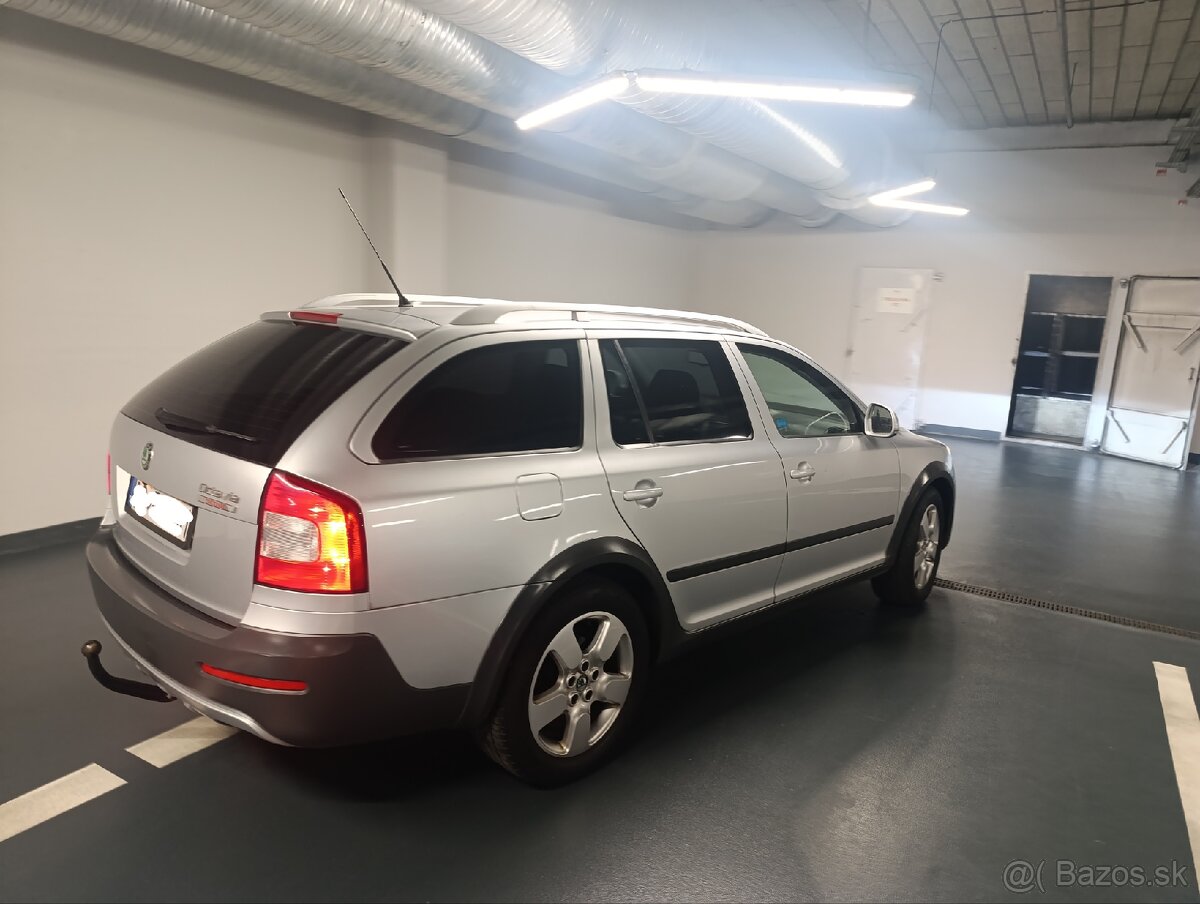 Skoda Octavia SCOUT II 2.0 TDI 4x4 Park. KAMERA
- 3