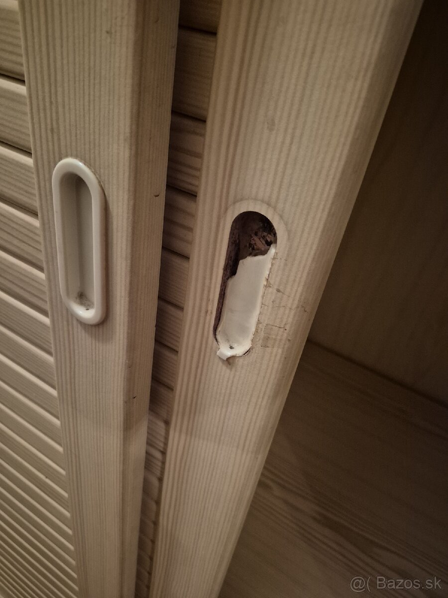 Darujem skriňu z posuvnymi dverami - 3