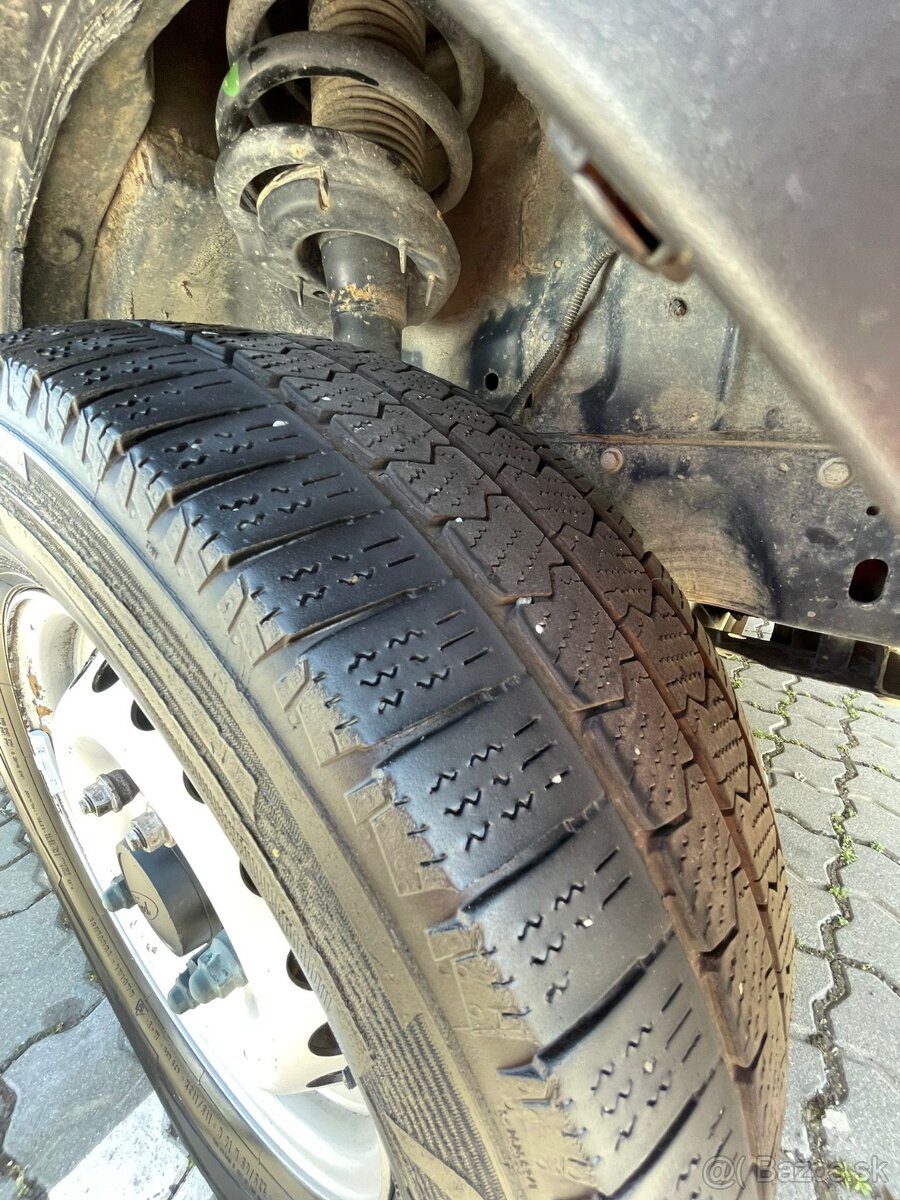 Predám 7 miestnu dodávku - 3