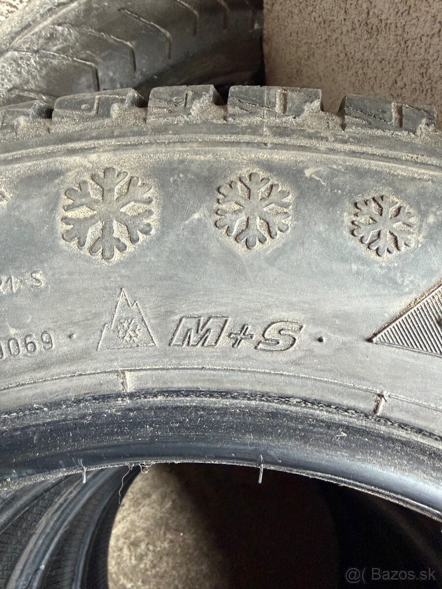 Zimné pneumatiky 195 /70 R15C . - 3